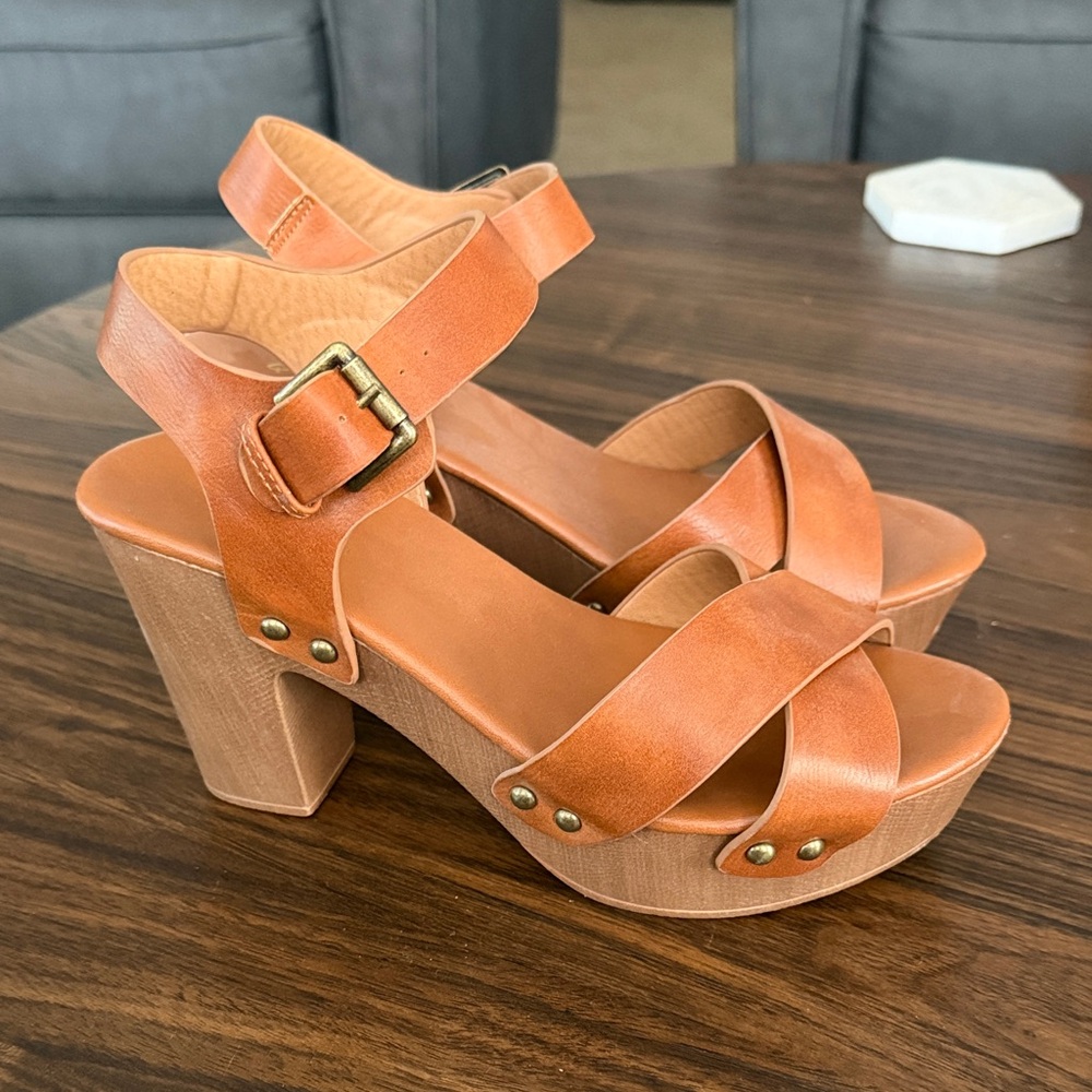 Women's Tan Leather Platform Sandals with Buckle